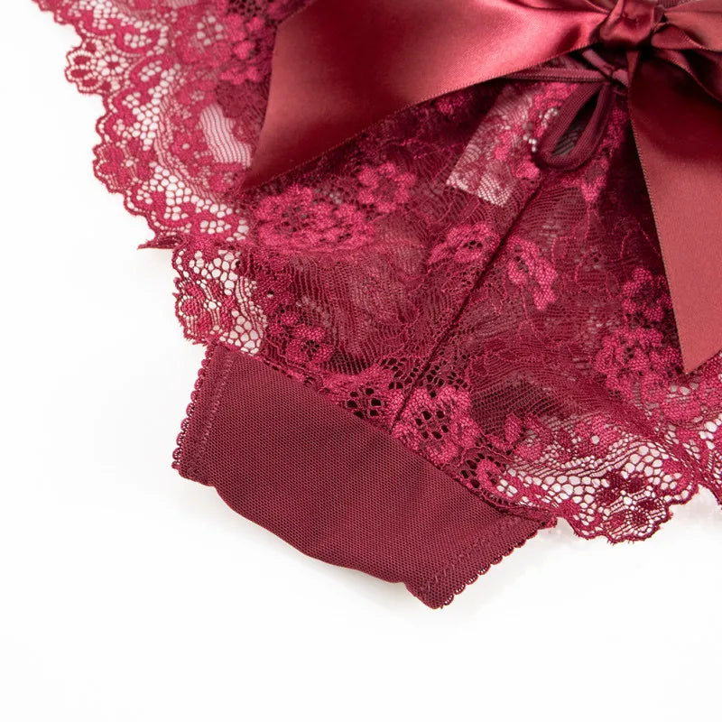 Majtki figi z koronką