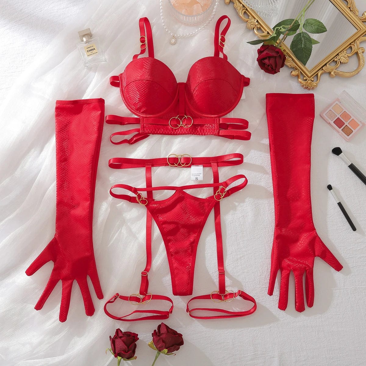 Komplet bielizny z koronkowym wykończeniem