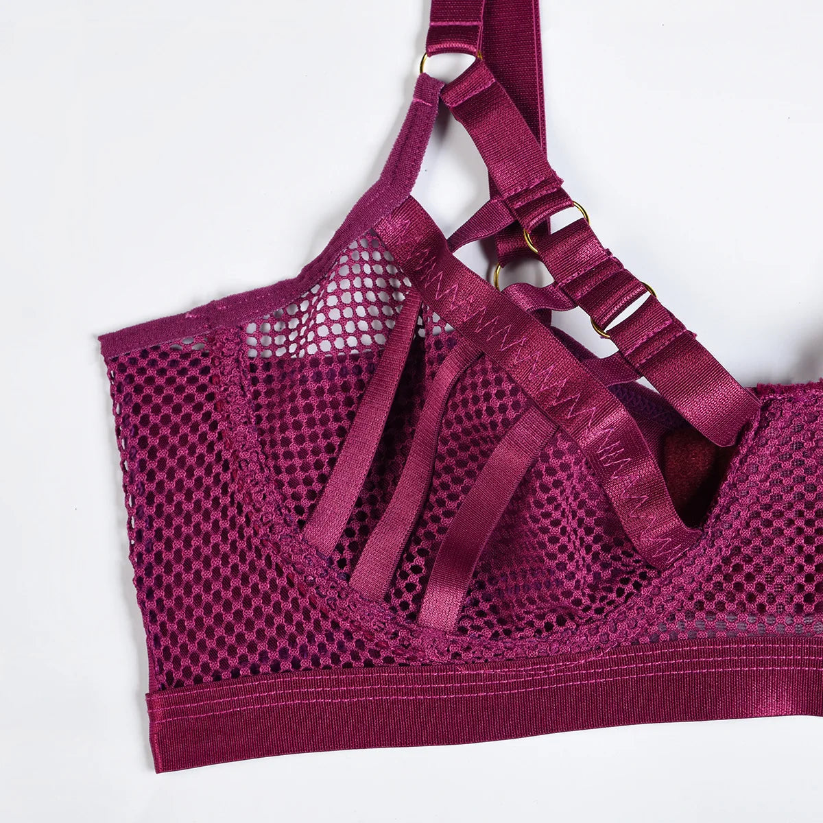 Komplet bielizny z siateczkowymi wcięciami