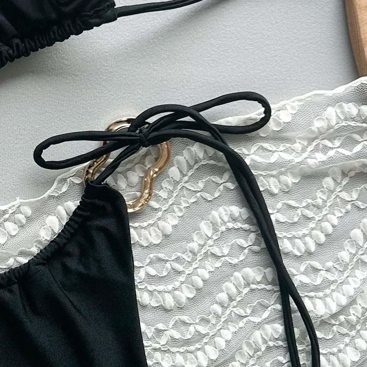 Dwuczęściowy strój kąpielowy z trójkątnymi miseczkami