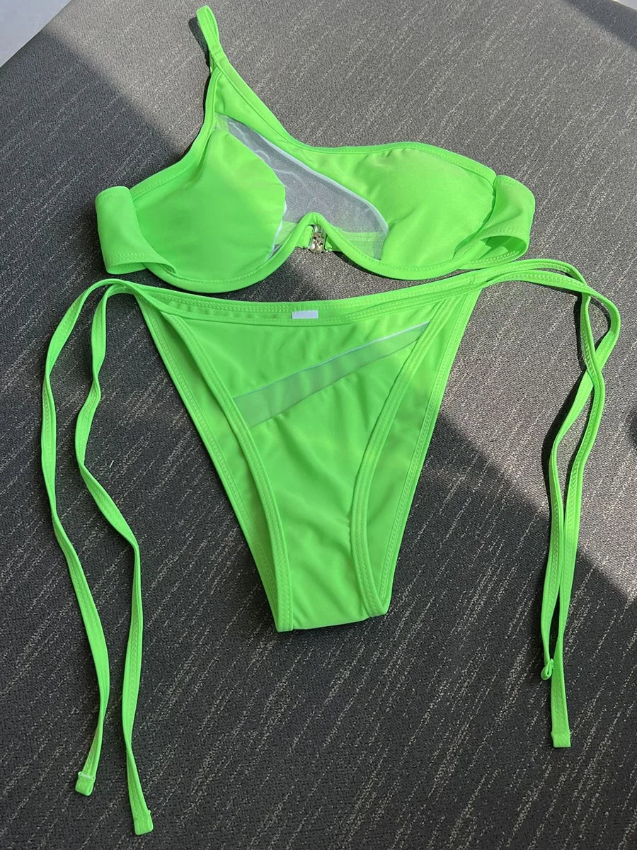 Dwuczęściowy strój kąpielowy z wycięciami