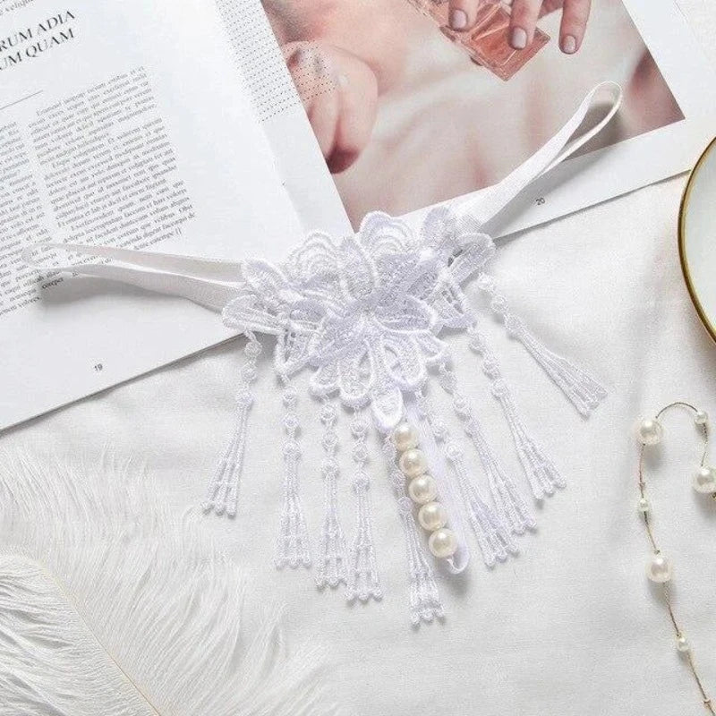 Biały Ozdobne stringi z perełkami