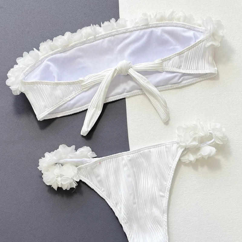 Teksturowany dwuczęściowy strój kąpielowy bikini z ozdobnymi kwiatami