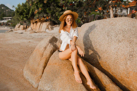 Słońce, piasek, relaks... i zdrowa skóra? Jak chronić skórę na plaży