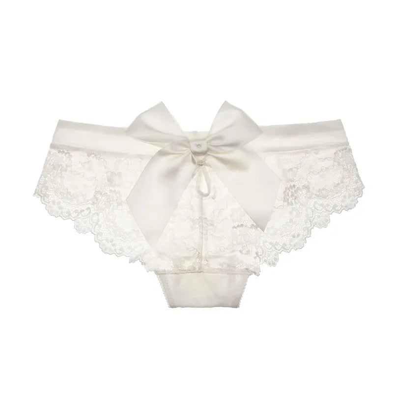 Majtki figi z koronką