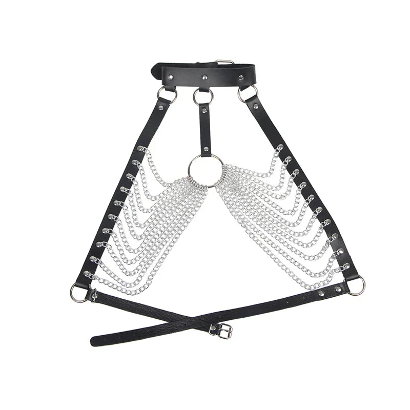 Harness na piersi z metalowymi łańcuszkami
