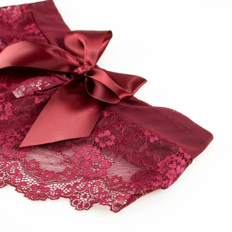 Majtki figi z koronką