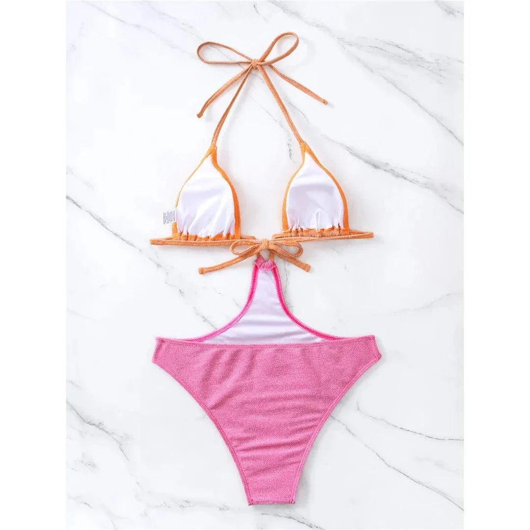 Jednoczęściowy strój kąpielowy z wyciętym dekoltem