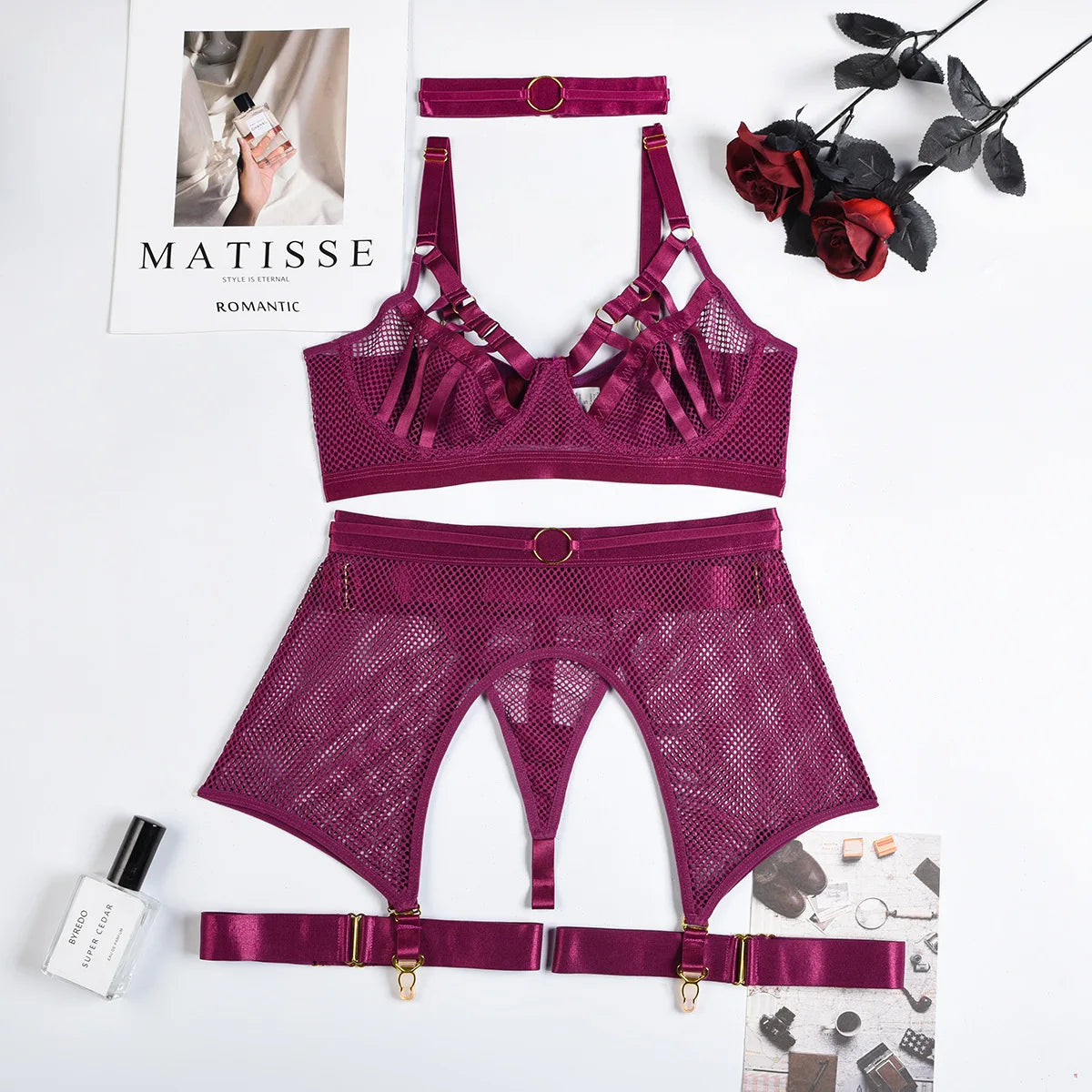 Komplet bielizny z siateczkowymi wcięciami