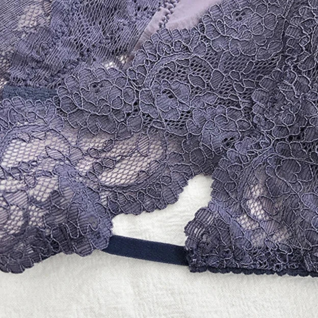 Seksowne figi z koronkowymi wstawkami