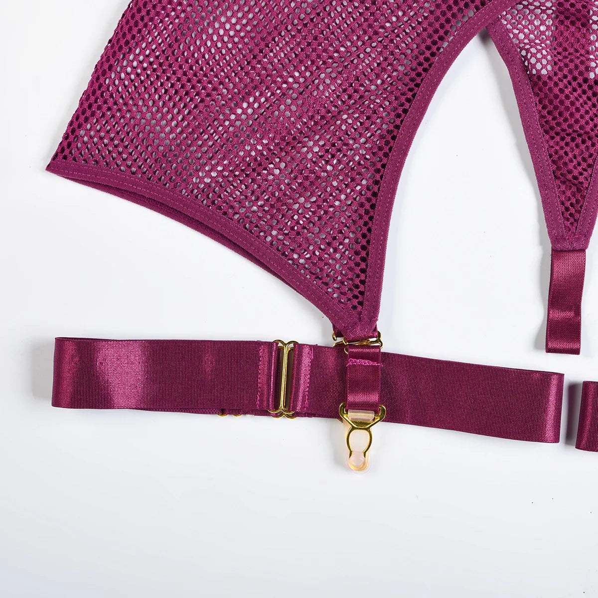 Komplet bielizny z siateczkowymi wcięciami