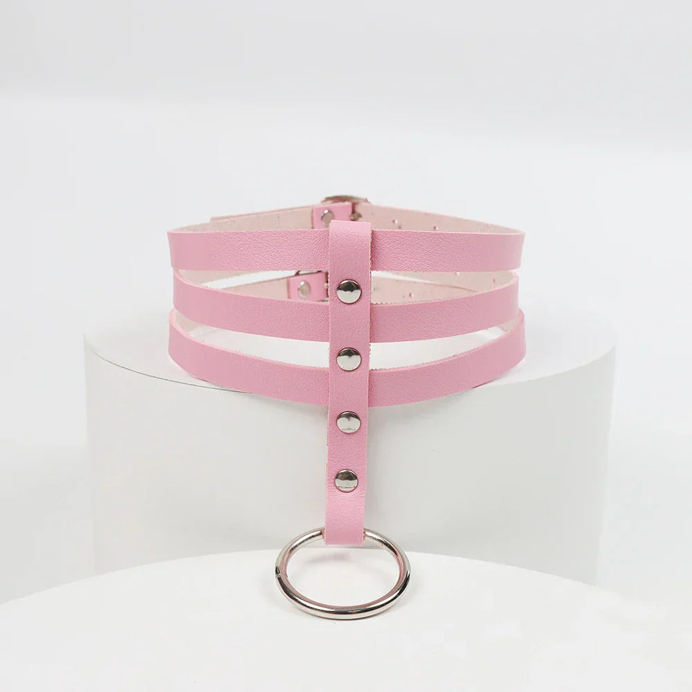 Choker w motywie harnessu z regulowanymi paskami