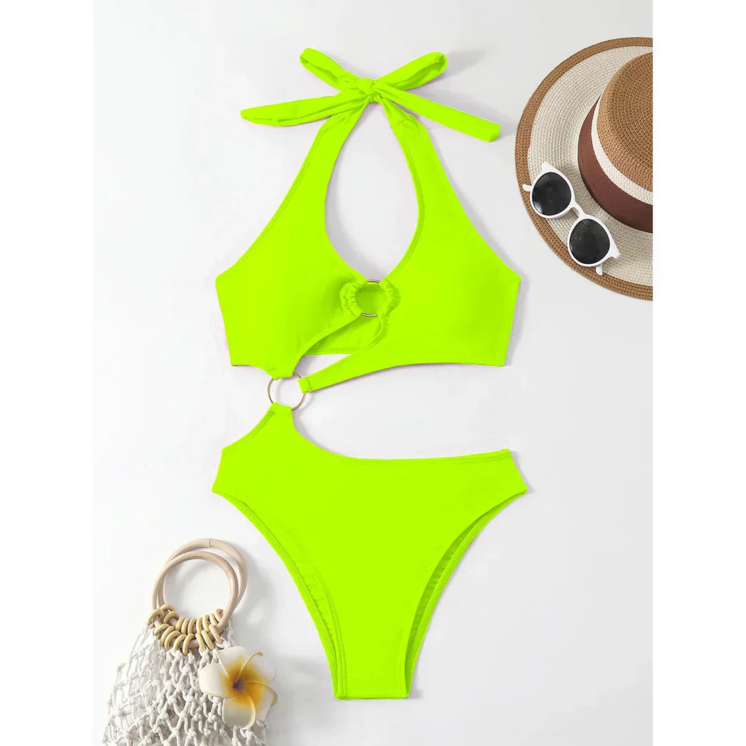 Monokini z ozdobnymi złotymi pierścieniami