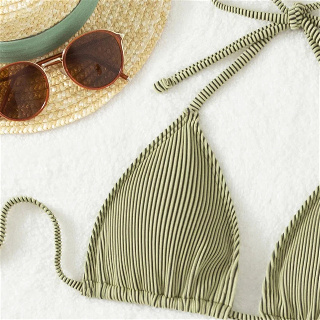 Prążkowane bikini ze spódniczką