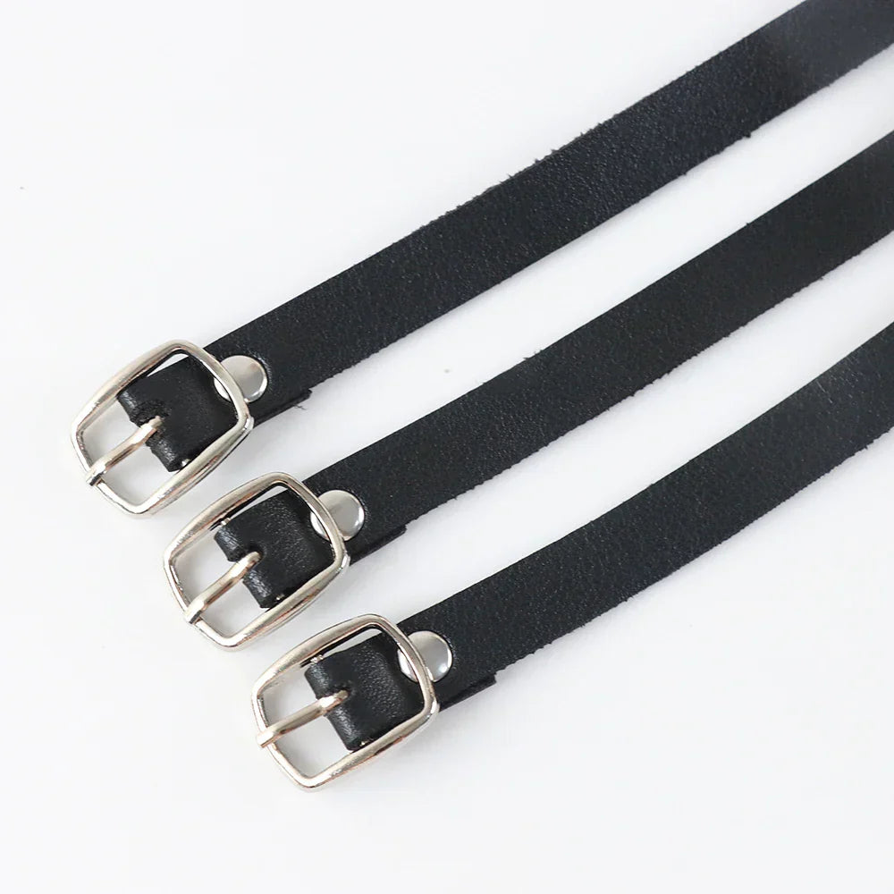 Choker w motywie harnessu z regulowanymi paskami