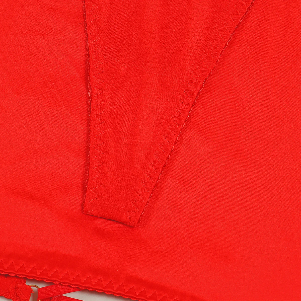 Satynowy komplet bielizny z koronkowymi wstawkami