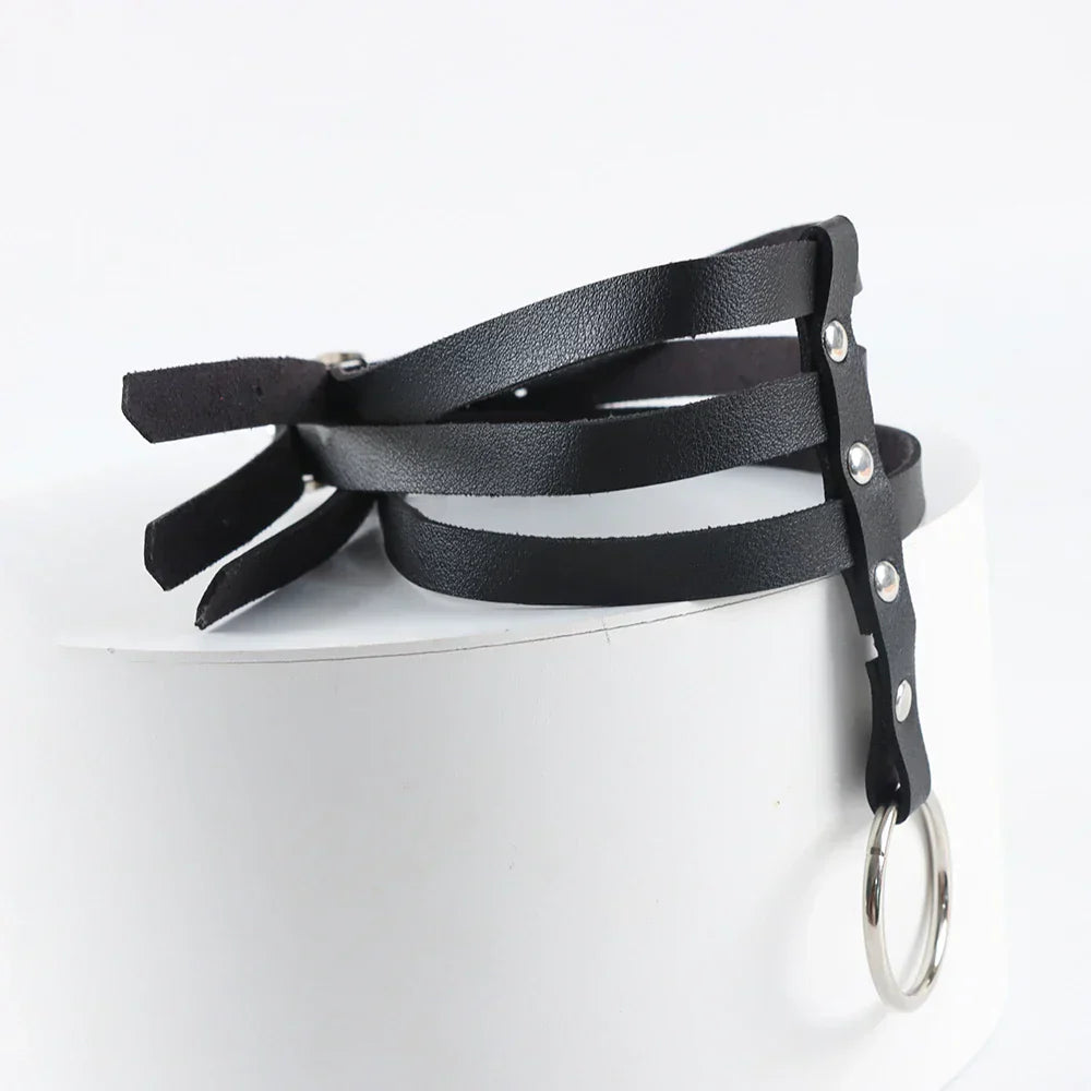 Choker w motywie harnessu z regulowanymi paskami