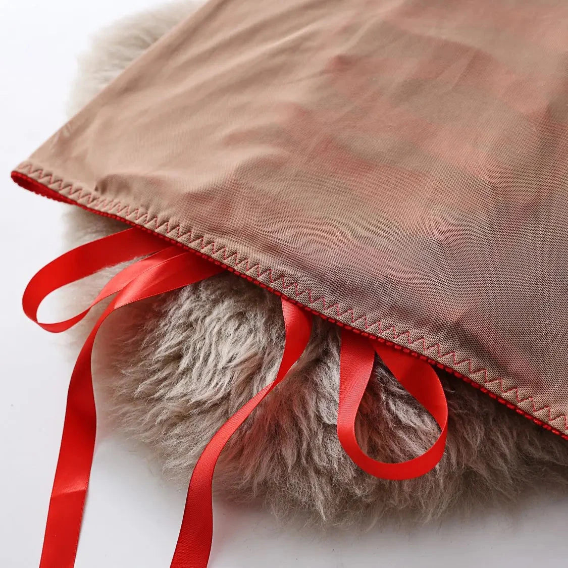 Siateczkowa koszula nocna z odważnym wiązaniem na plecach