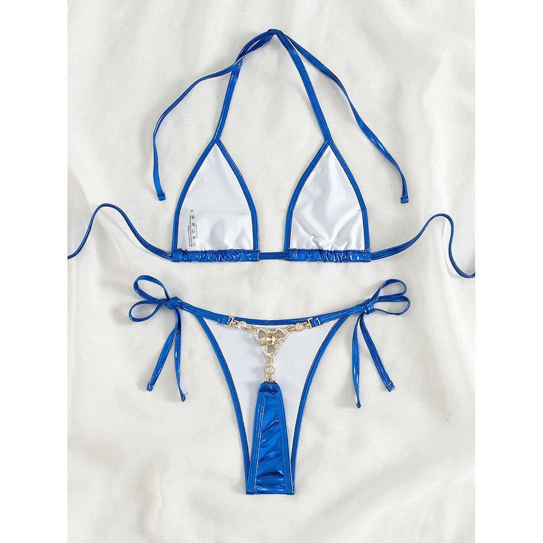 Dwuczęściowy strój kąpielowy z ozdobnymi cyrkoniami