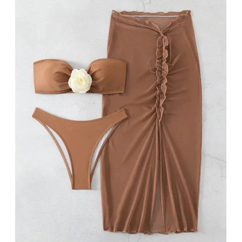 Dwuczęściowy strój kąpielowy z asymetrycznym krojem