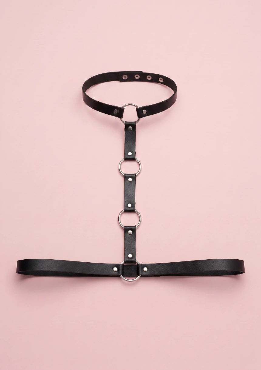 Skórzany harness do biustonosza