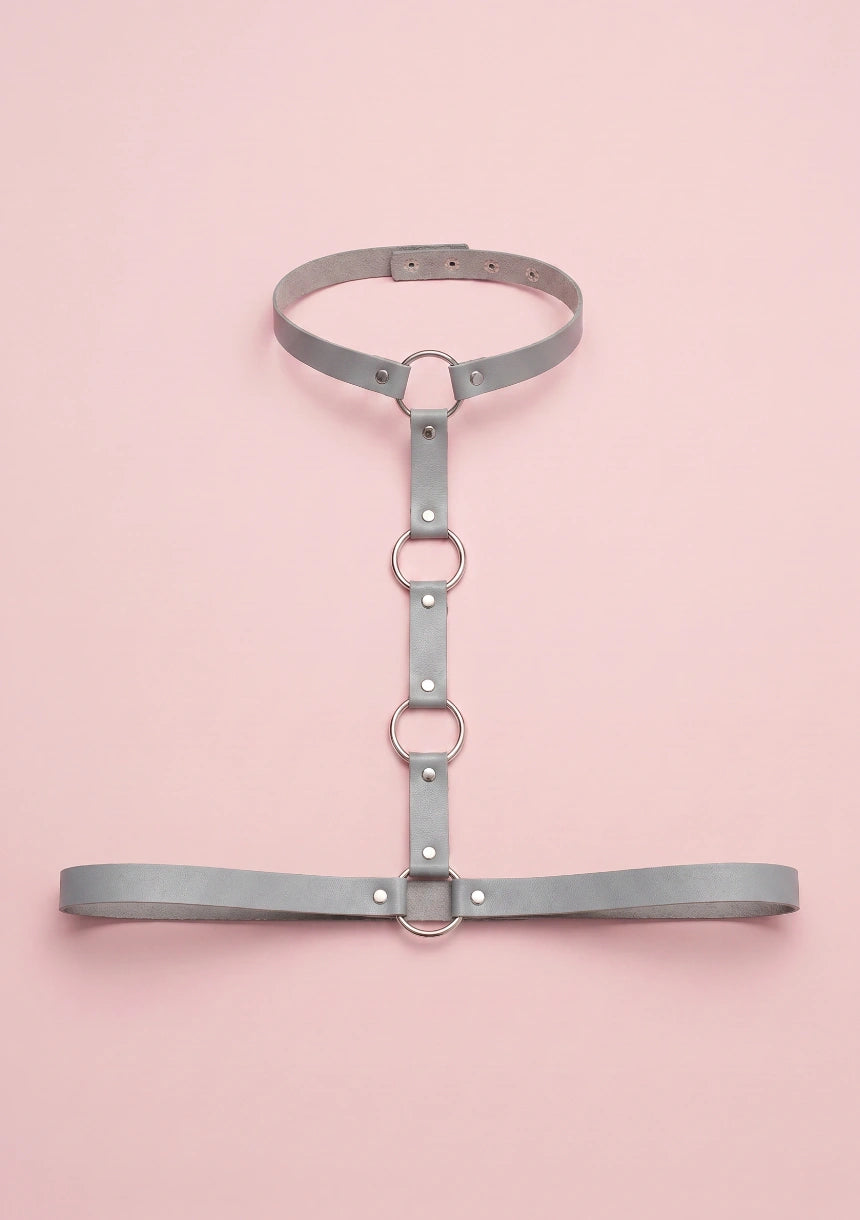 Skórzany harness do biustonosza