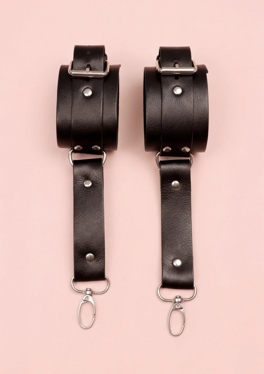 Harness na biodra z kajdankami