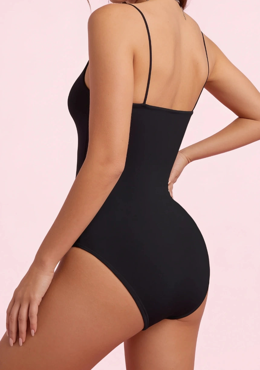 Klasyczne body damskie na cienkich ramiączkach