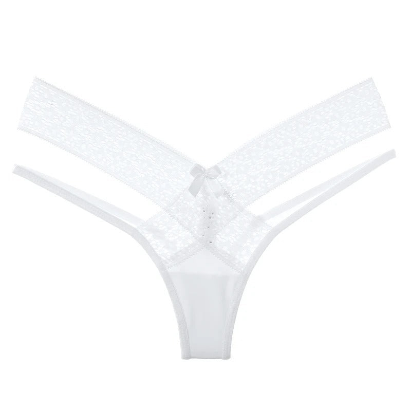 Koronkowe stringi z ozdobnymi paskami